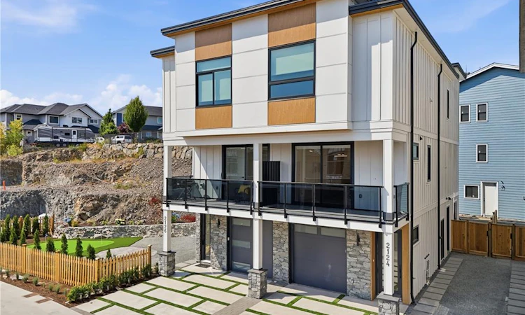 2124 Kingbird Drive