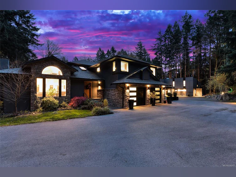 851 Sayward Road, Saanich, BC, V8Y 1R5