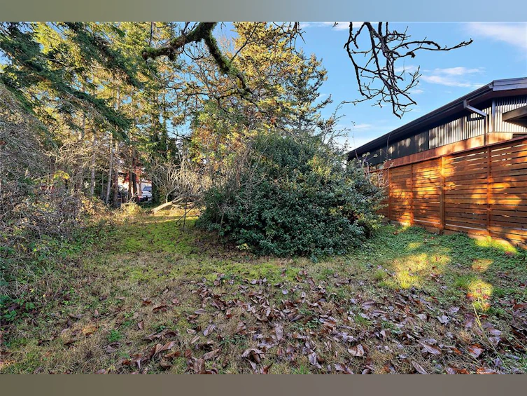 10211 Resthaven Drive, Sidney, BC, V8L 3H2 - 27
