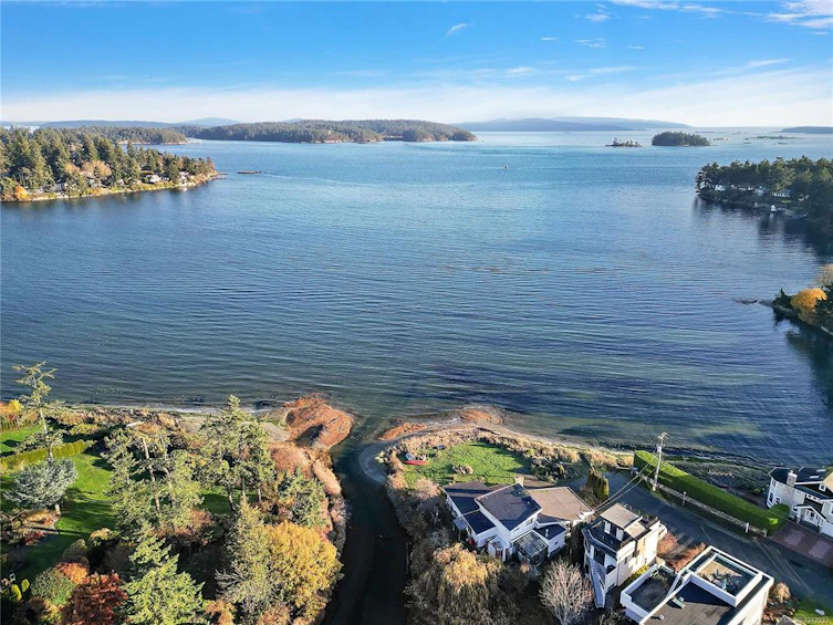 10211 Resthaven Drive, Sidney, BC, V8L 3H2 - 22