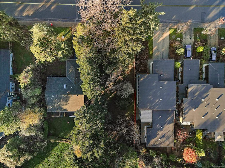 10211 Resthaven Drive, Sidney, BC, V8L 3H2 - 2