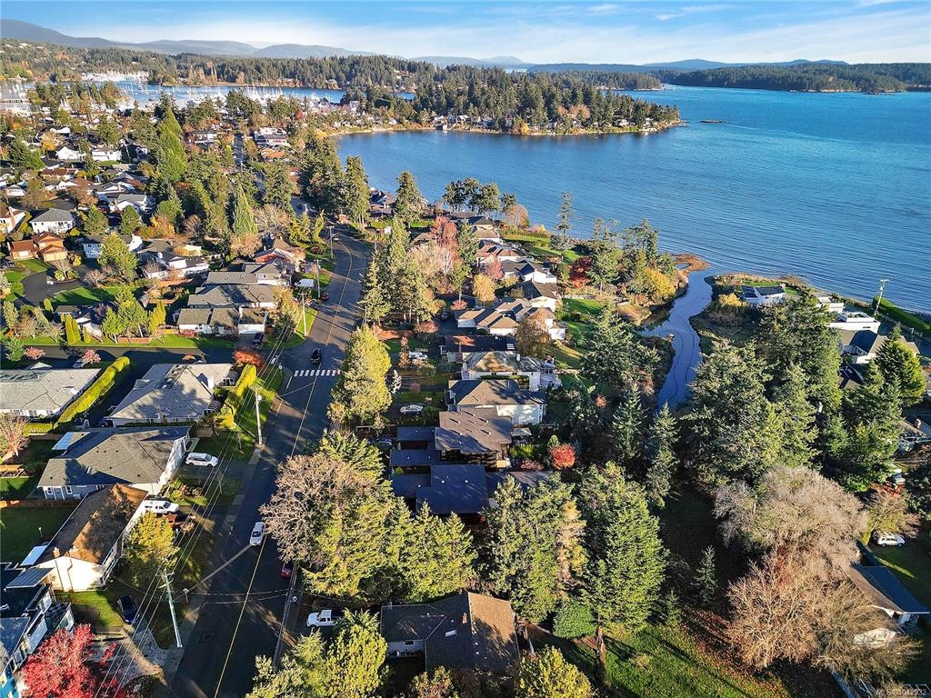 10211 Resthaven Drive, Sidney, BC, V8L 3H2 - 21