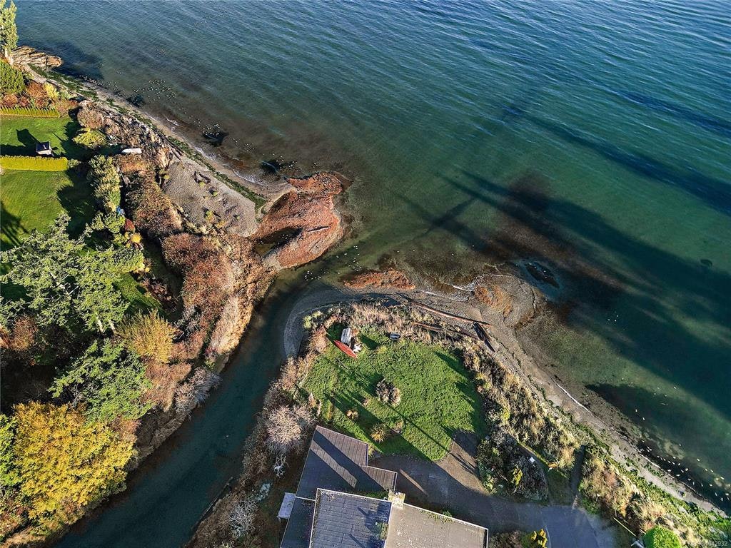 10211 Resthaven Drive, Sidney, BC, V8L 3H2 - 17