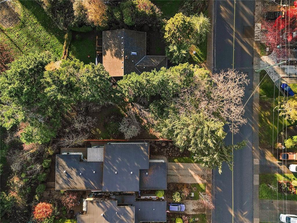 10211 Resthaven Drive, Sidney, BC, V8L 3H2 - 6