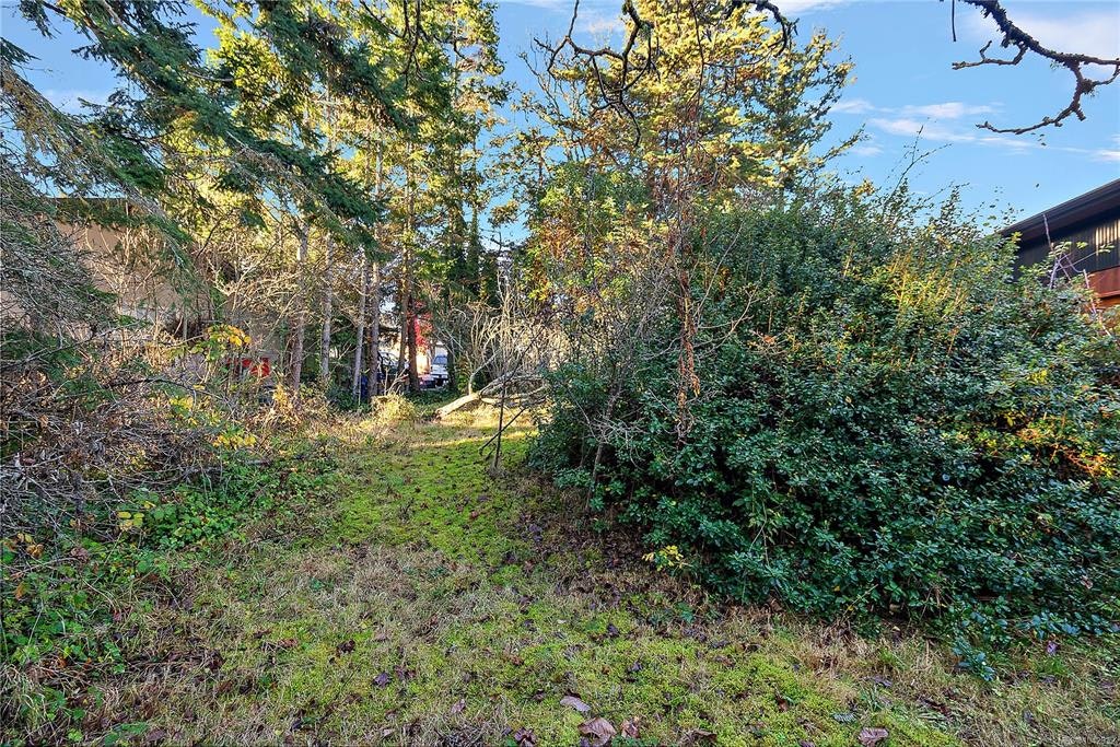 10211 Resthaven Drive, Sidney, BC, V8L 3H2 - 15