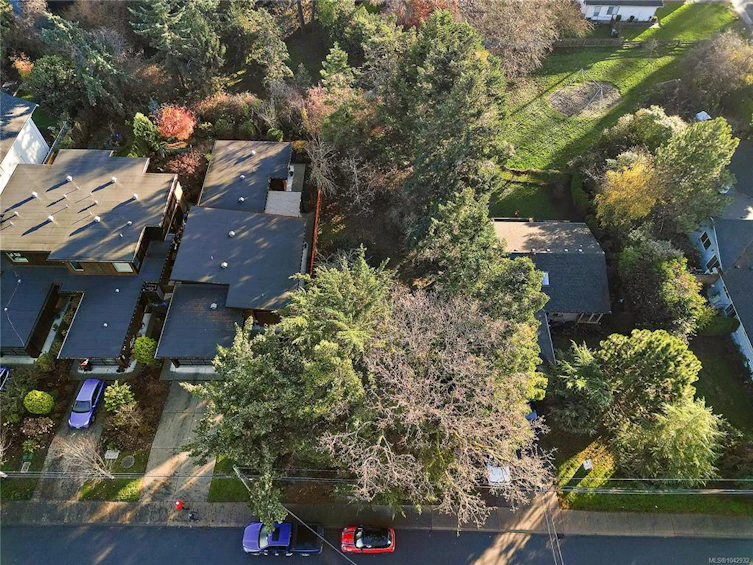 10211 Resthaven Drive, Sidney, BC, V8L 3H2 - 12
