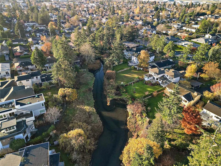 10211 Resthaven Drive, Sidney, BC, V8L 3H2 - 24