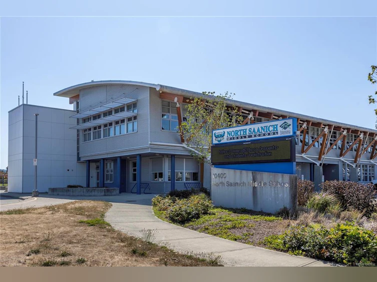 10211 Resthaven Drive, Sidney, BC, V8L 3H2 - 30