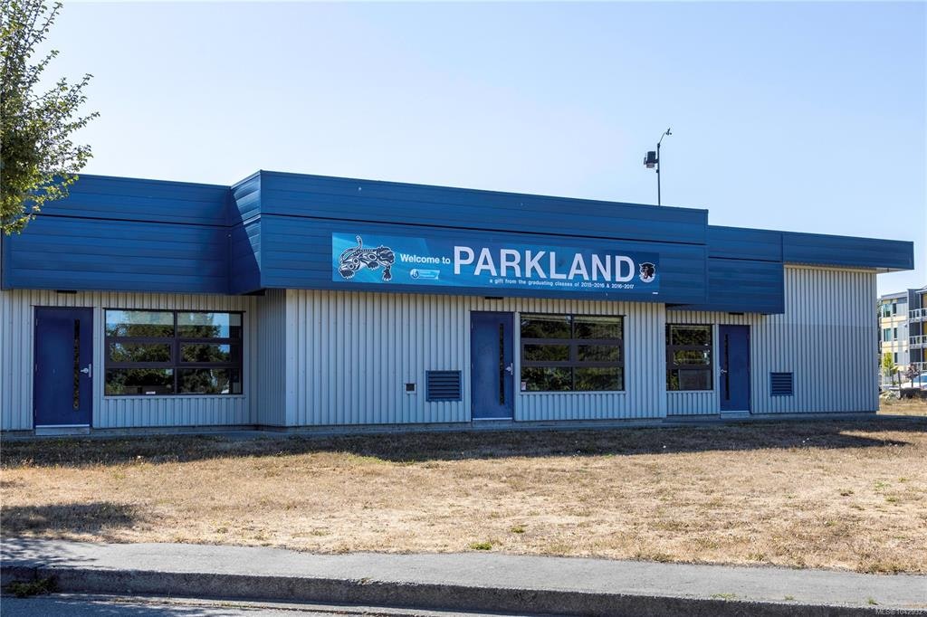 10211 Resthaven Drive, Sidney, BC, V8L 3H2 - 31