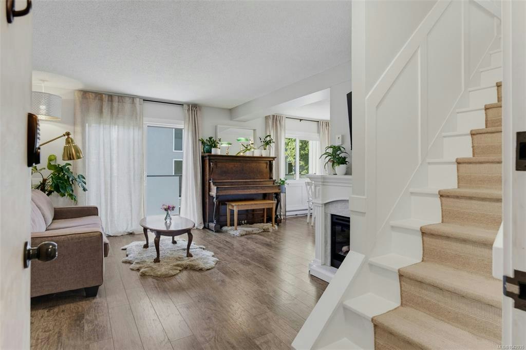 30-477 Lampson Street, Esquimalt, BC, V9A 5Z4