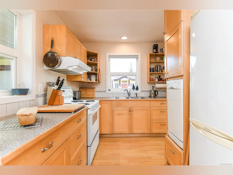 2849 Penrith Avenue, Cumberland, BC, V0R 1S0 - 11