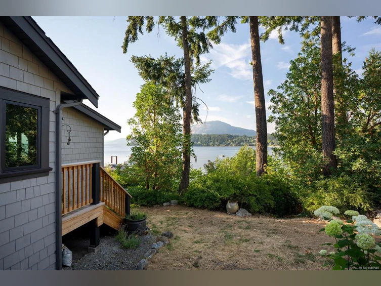 10994 Madrona Drive, North Saanich, BC, V8L 5R7 - 31