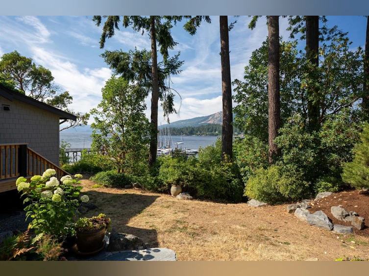 10994 Madrona Drive, North Saanich, BC, V8L 5R7 - 35