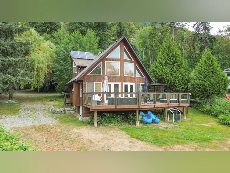 11464 Youbou Road, Youbou, BC, V0R 3E1