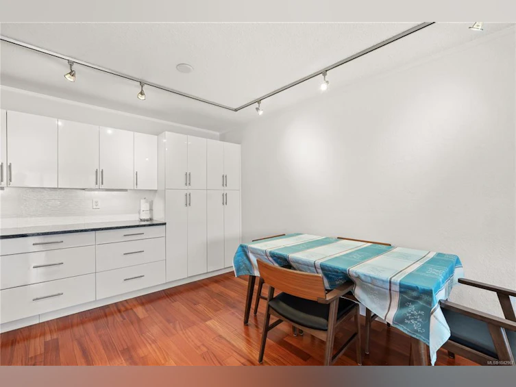 306-1101 Hilda Street, Victoria, BC, V8V 4T2 - 9