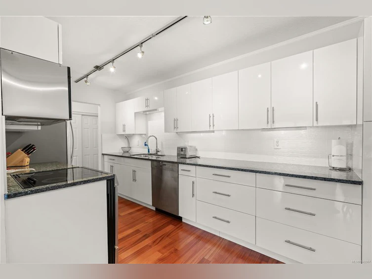 306-1101 Hilda Street, Victoria, BC, V8V 4T2 - 11