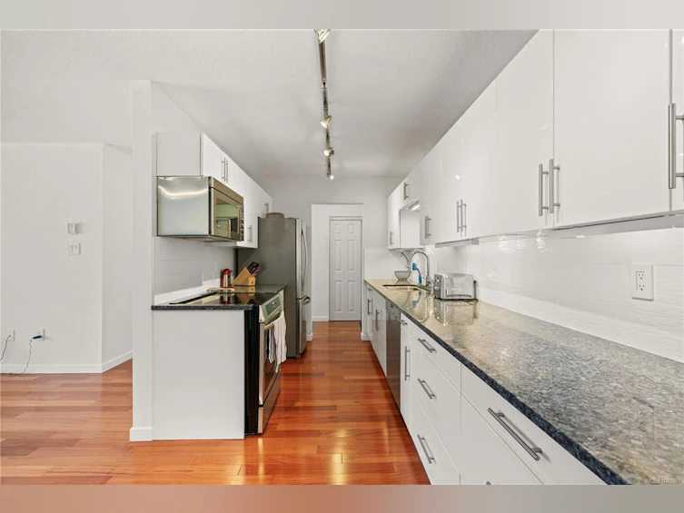 306-1101 Hilda Street, Victoria, BC, V8V 4T2 - 12