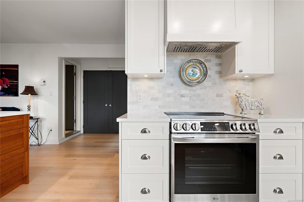11007 Cedar Lane, North Saanich, BC, V8L 5R1 - 14
