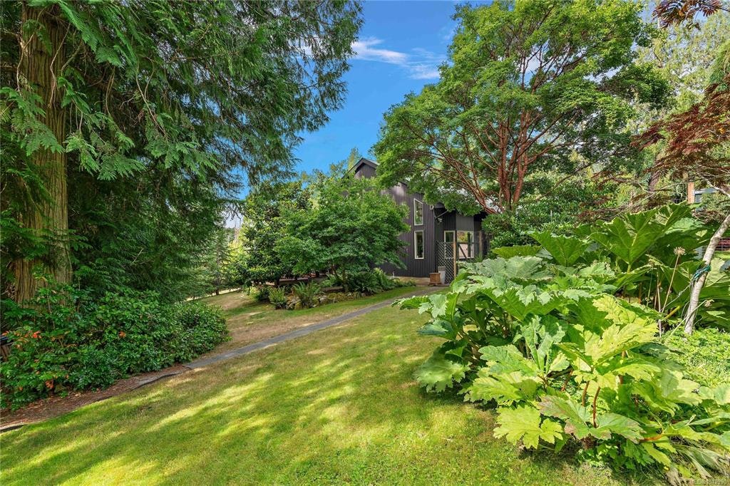 11007 Cedar Lane, North Saanich, BC, V8L 5R1 - 42