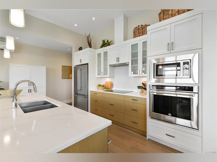 401-9710 Fourth Street, Sidney, BC, V8L 2Y7 - 20