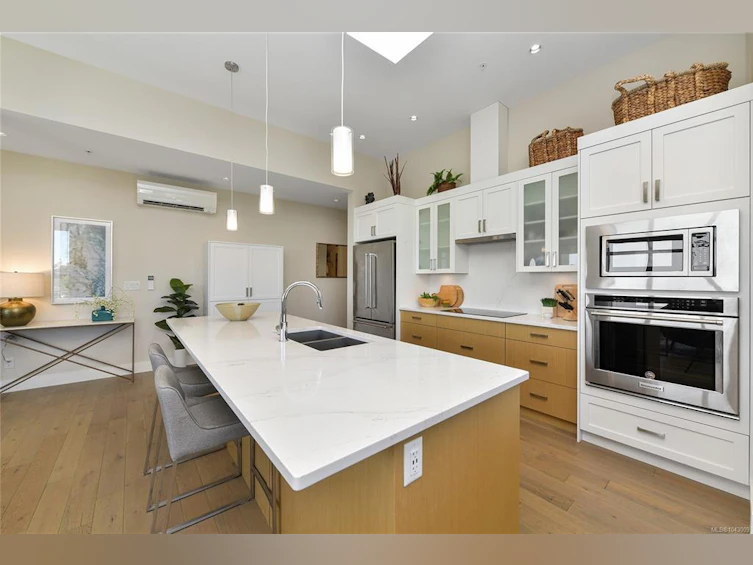 401-9710 Fourth Street, Sidney, BC, V8L 2Y7 - 18