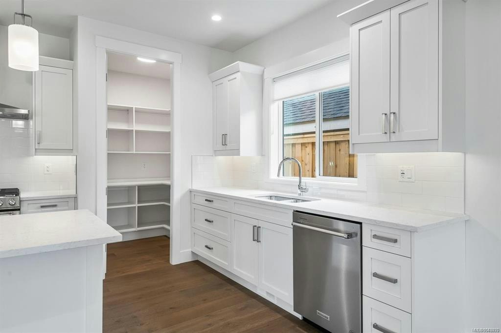 932 Ridgeline Boulevard, French Creek, BC, X1X 1X1 - 17