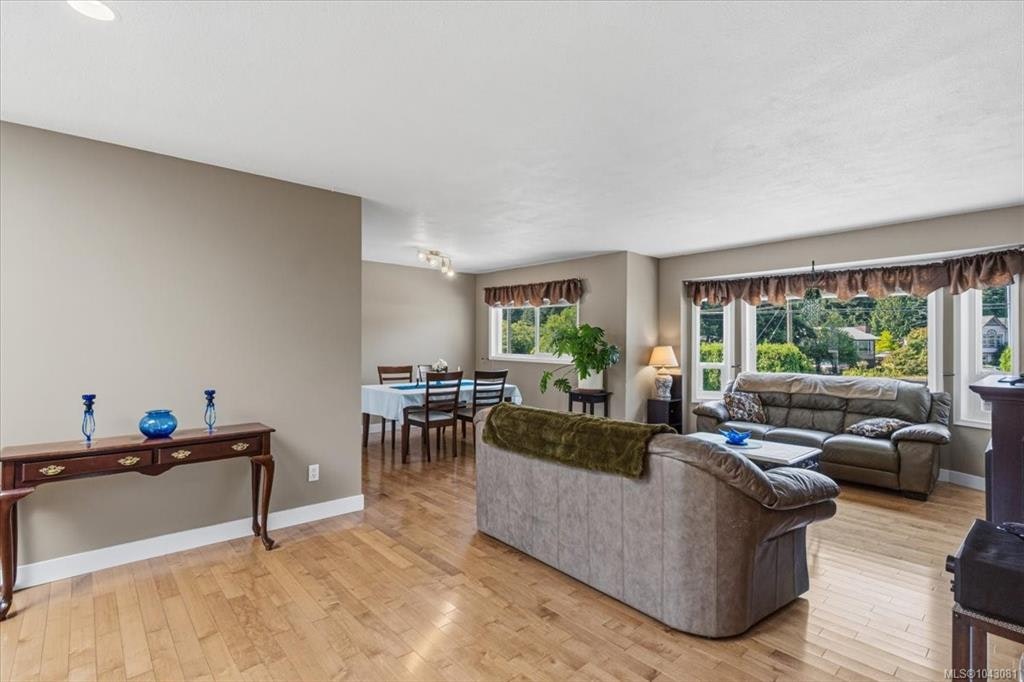 2712 Labieux Road, Nanaimo, BC, V9T 3N6 - 13