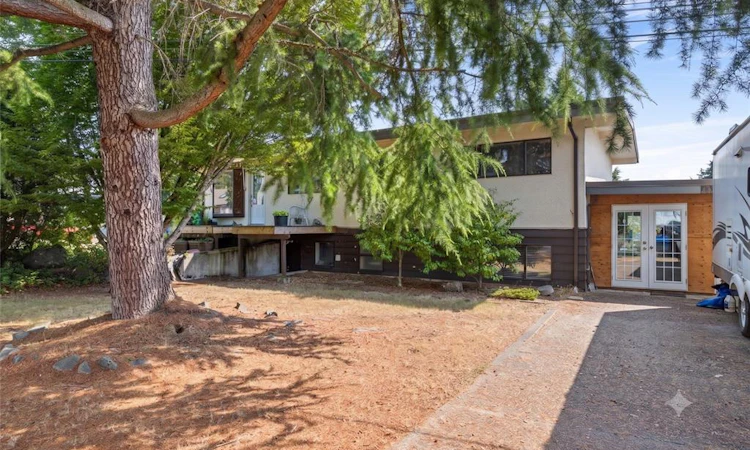 396 Wisteria Street