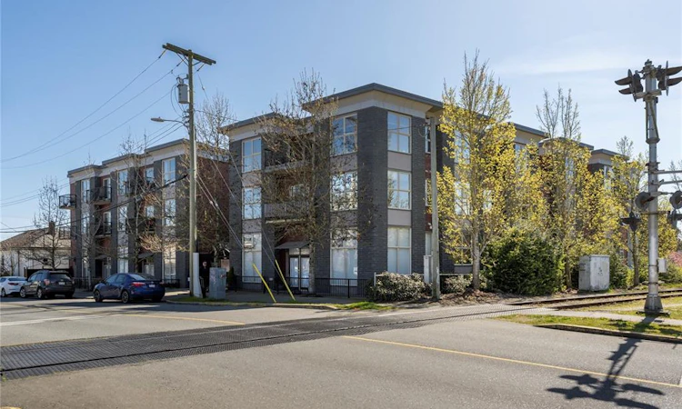 310-555 Franklyn Street