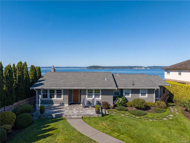 8585 Lochside Drive, North Saanich, BC, V8L 1M5 - 8