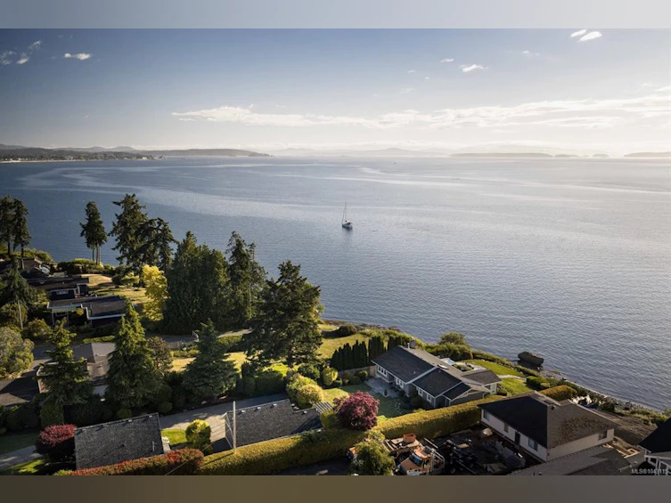 8585 Lochside Drive, North Saanich, BC, V8L 1M5 - 48