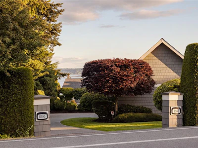 8585 Lochside Drive - 5