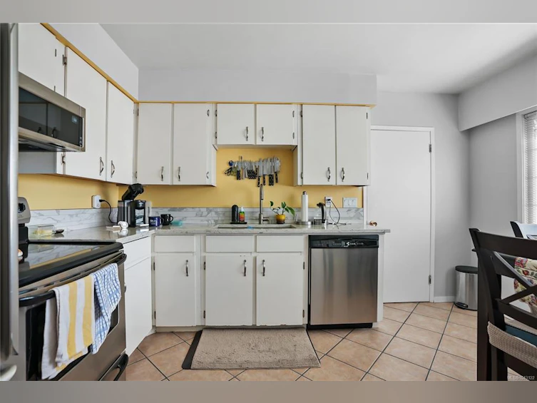 9376 Maryland Drive, Sidney, BC, V8L 2R3 - 5