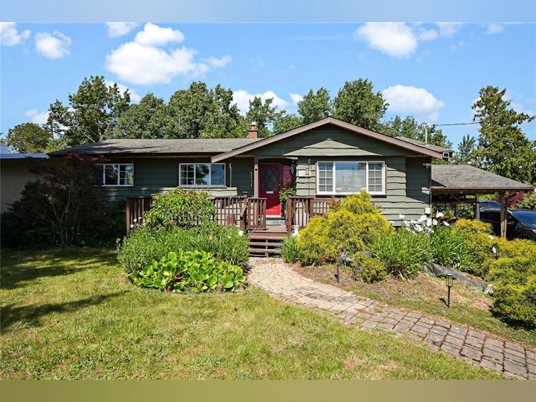 9376 Maryland Drive, Sidney, BC, V8L 2R3