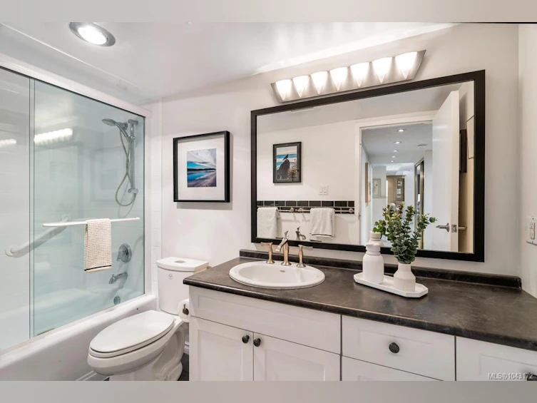306-525 Broughton Street, Victoria, BC, V8W 3E2 - 30