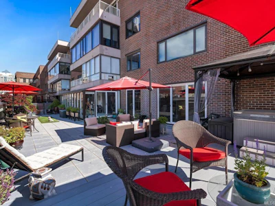 306-525 Broughton Street - 2