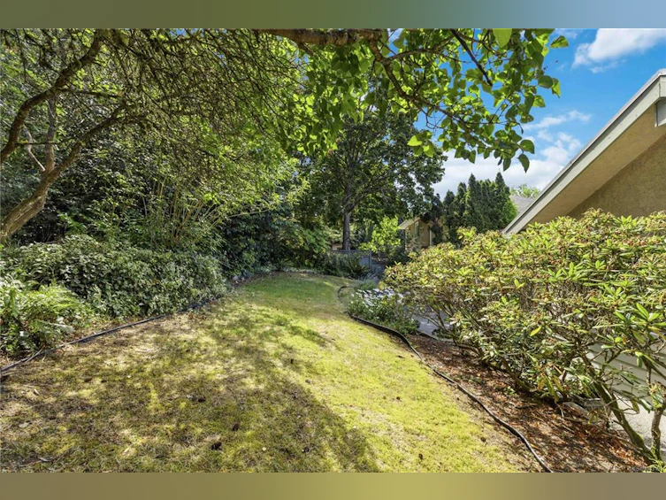 4343 Emily Carr Drive, Saanich, BC, V8X 5E4 - 39