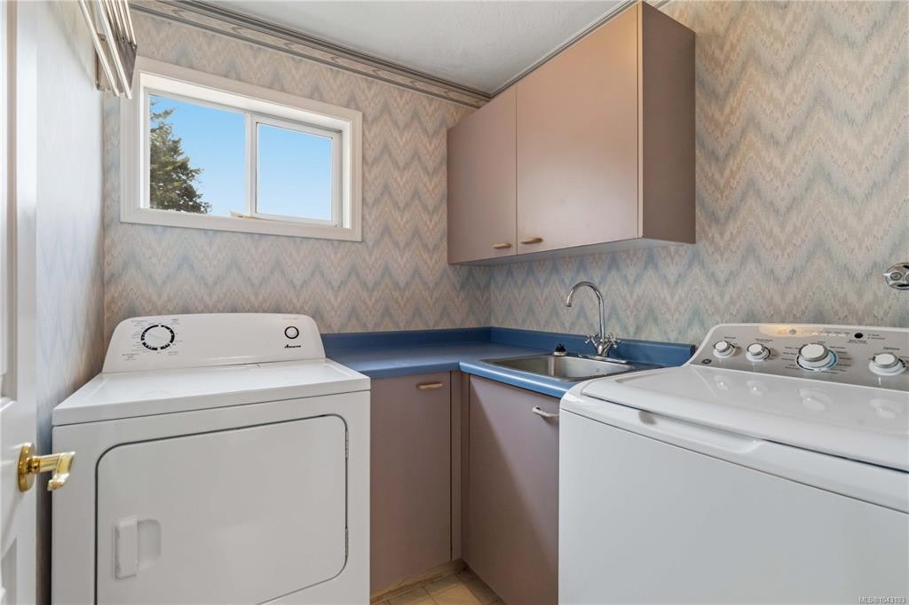 4343 Emily Carr Drive, Saanich, BC, V8X 5E4 - 28