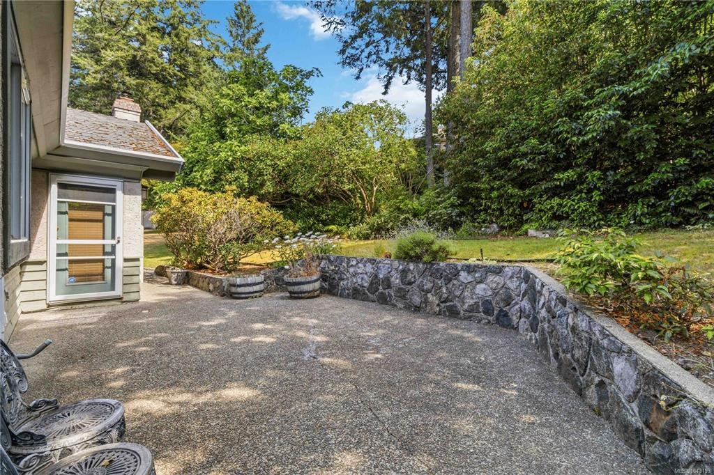 4343 Emily Carr Drive, Saanich, BC, V8X 5E4 - 35