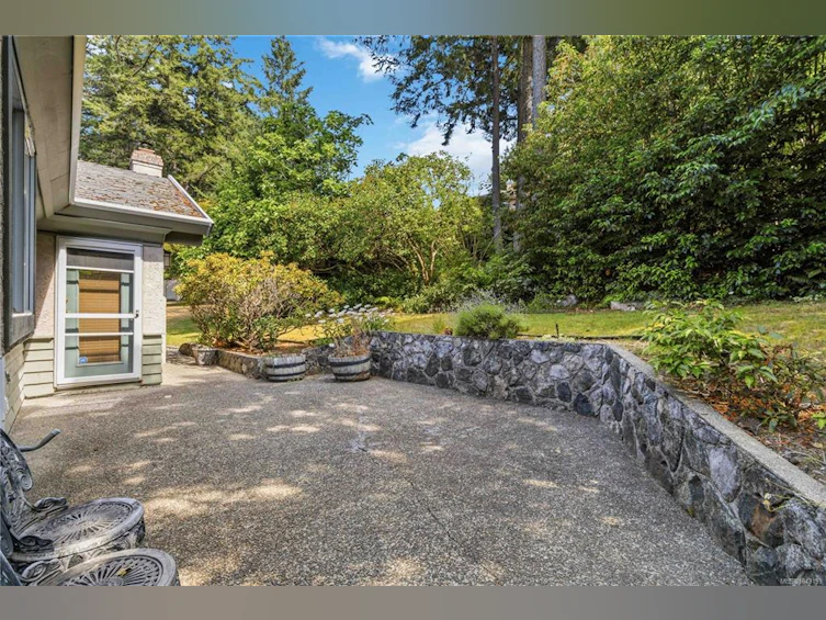 4343 Emily Carr Drive, Saanich, BC, V8X 5E4 - 35