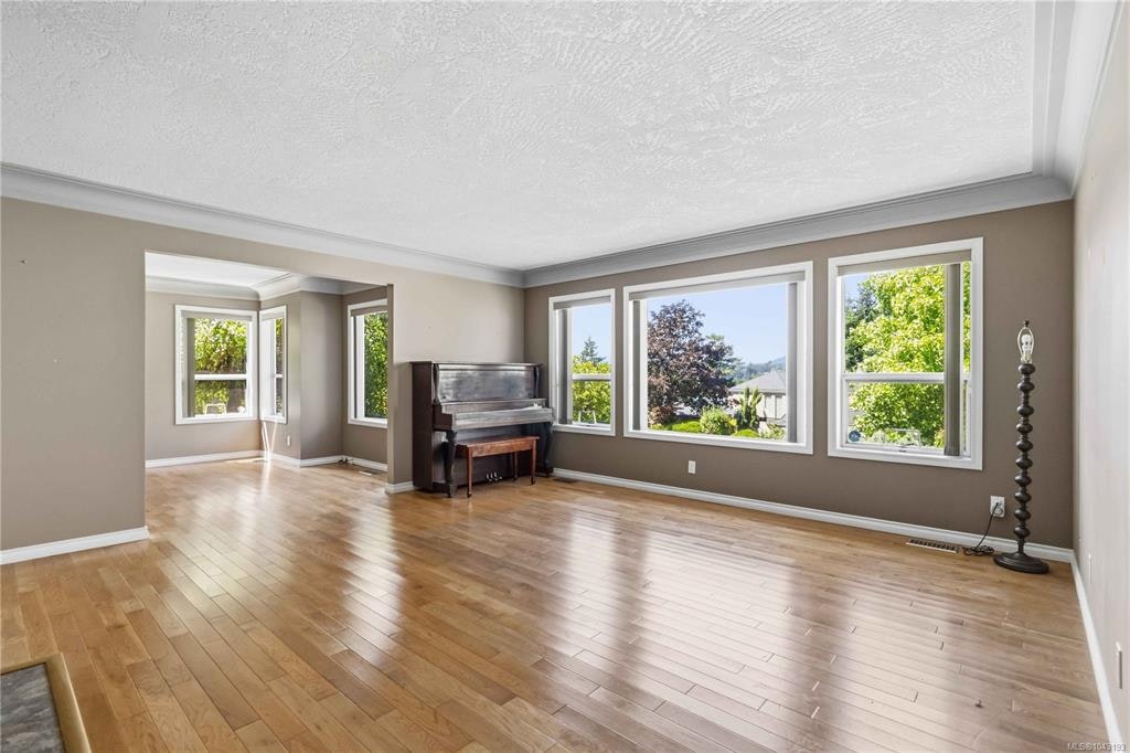 4343 Emily Carr Drive, Saanich, BC, V8X 5E4 - 5