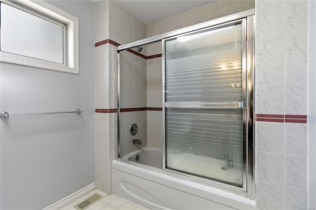 4343 Emily Carr Drive, Saanich, BC, V8X 5E4 - 27