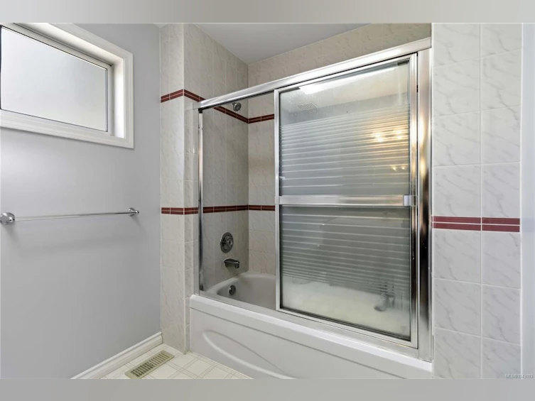4343 Emily Carr Drive, Saanich, BC, V8X 5E4 - 27