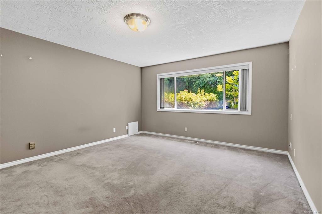 4343 Emily Carr Drive, Saanich, BC, V8X 5E4 - 18