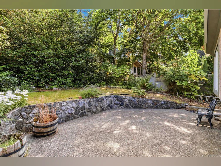 4343 Emily Carr Drive, Saanich, BC, V8X 5E4 - 37