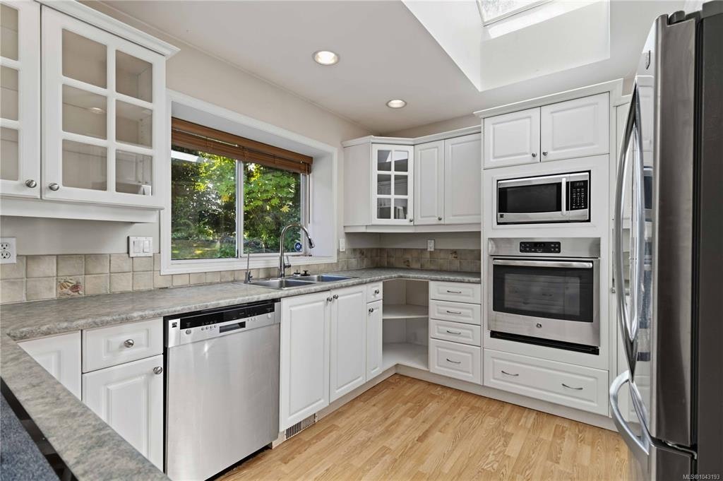 4343 Emily Carr Drive, Saanich, BC, V8X 5E4 - 9