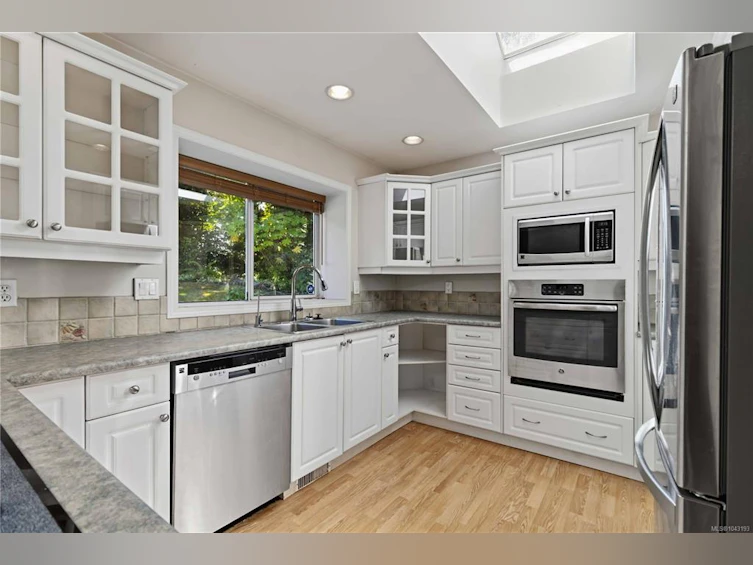 4343 Emily Carr Drive, Saanich, BC, V8X 5E4 - 9