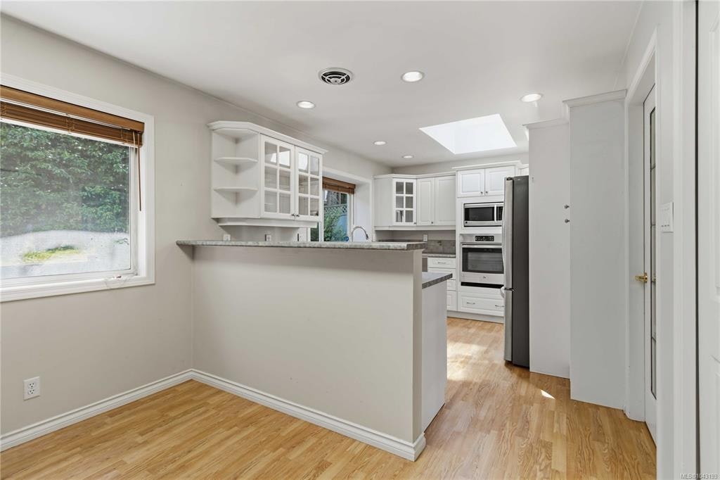 4343 Emily Carr Drive, Saanich, BC, V8X 5E4 - 13