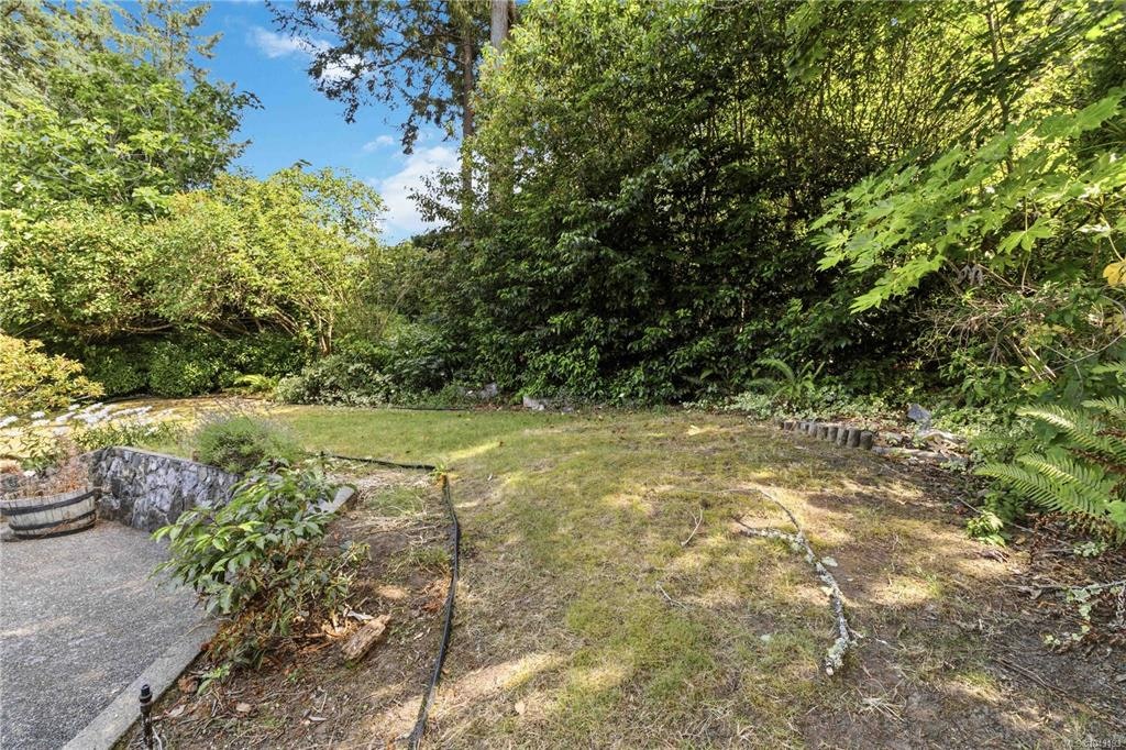 4343 Emily Carr Drive, Saanich, BC, V8X 5E4 - 36
