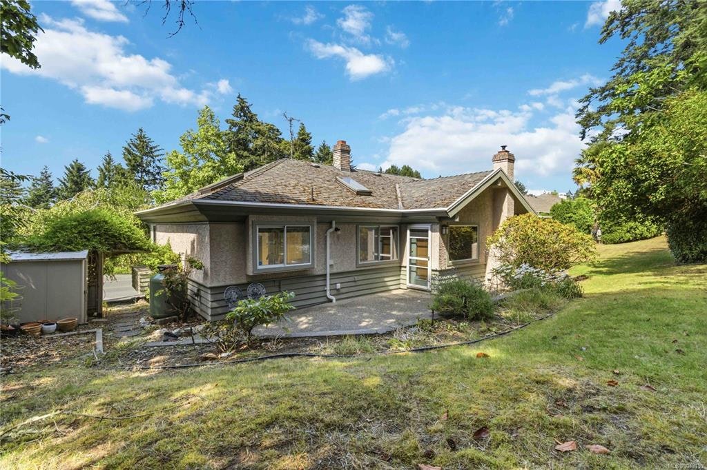 4343 Emily Carr Drive, Saanich, BC, V8X 5E4 - 38